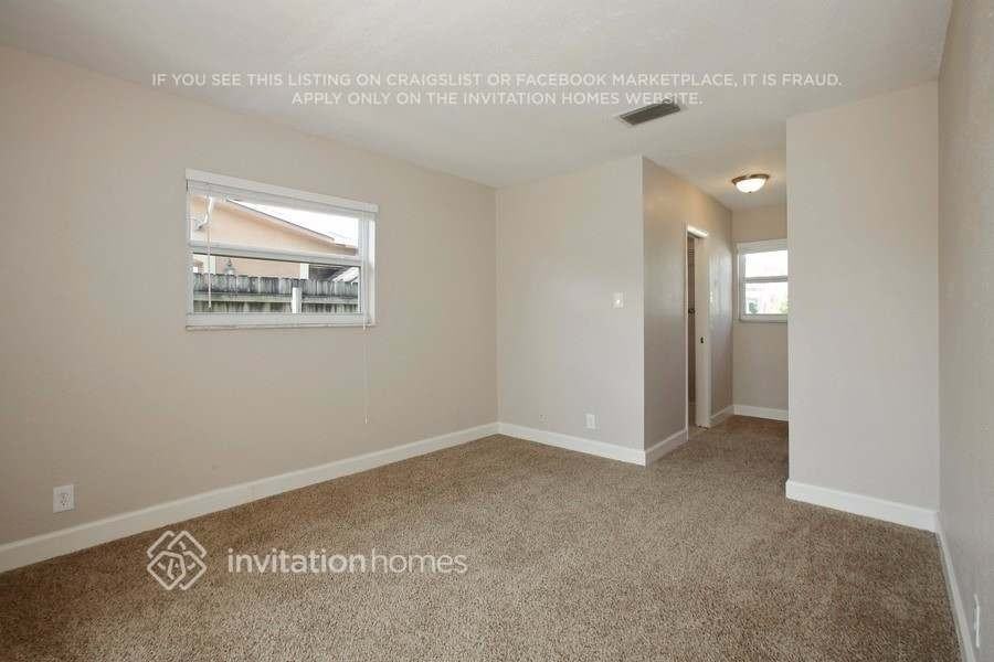 272 Nw 79th Ter - Photo 5 of 26