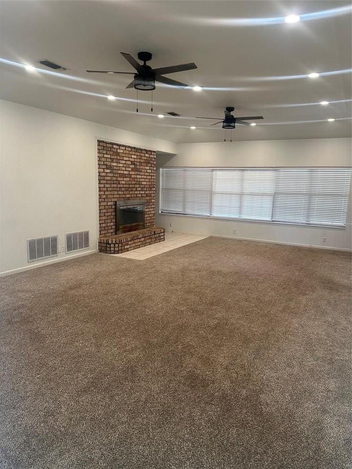 5251 Fm 2126 - Photo 2 of 11
