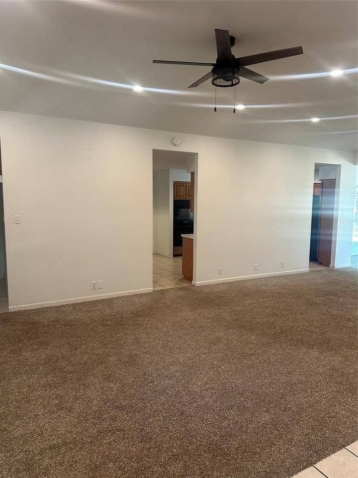 5251 Fm 2126 - Photo 3 of 11