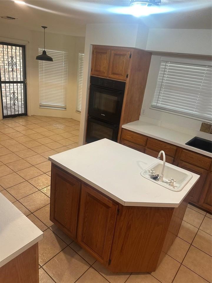 5251 Fm 2126 - Photo 4 of 11