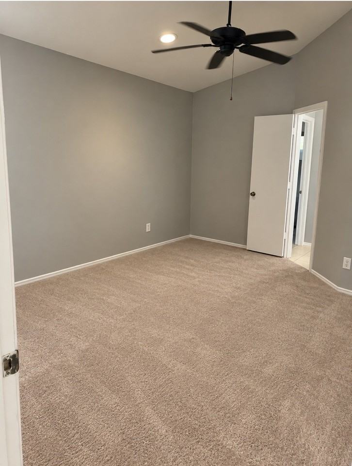 1109 Hemlock Dr - Photo 7 of 10