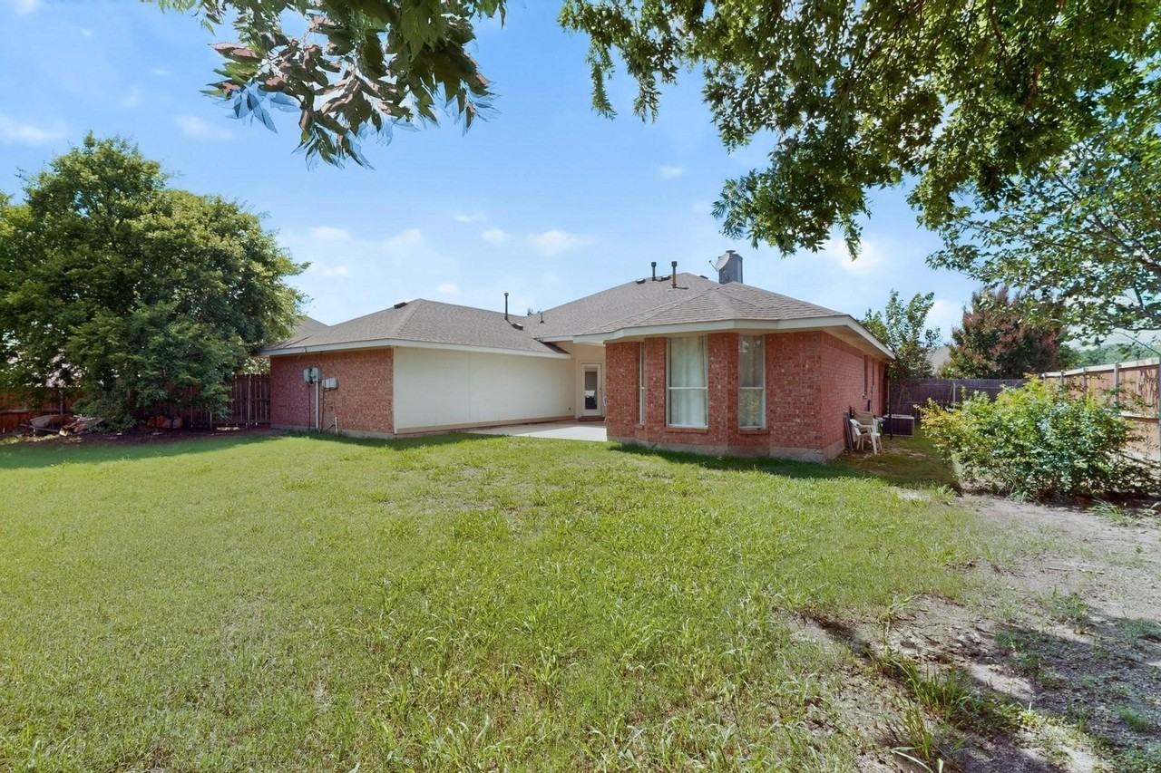 320 Elizabeth Trl - Photo 4 of 36