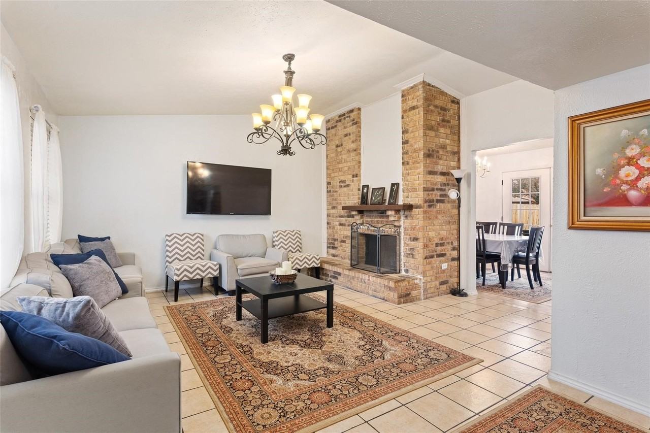 2110 Rose Hill Rd - Photo 2 of 7