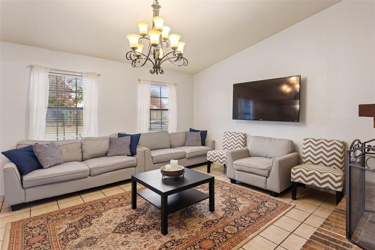 2110 Rose Hill Rd - Photo 3 of 7