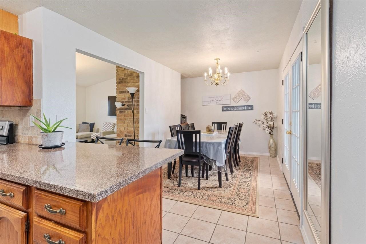 2110 Rose Hill Rd - Photo 4 of 7