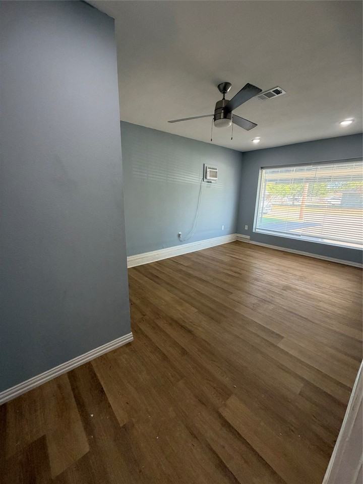 1608 Edgemont Dr - Photo 5 of 12