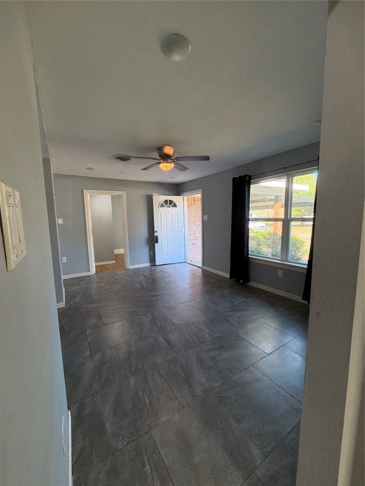 1608 Edgemont Dr - Photo 7 of 12