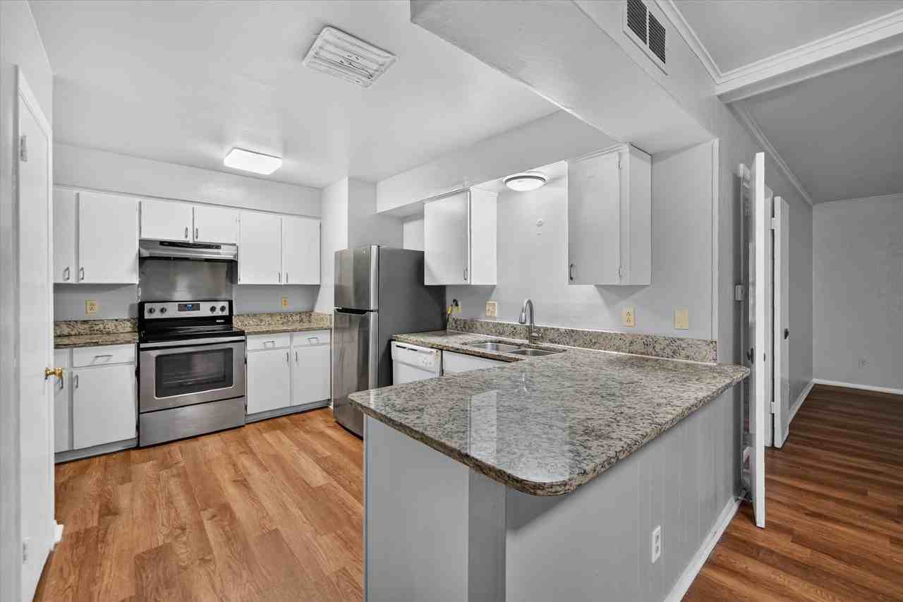 7948 Habersham Ln - Photo 3 of 8