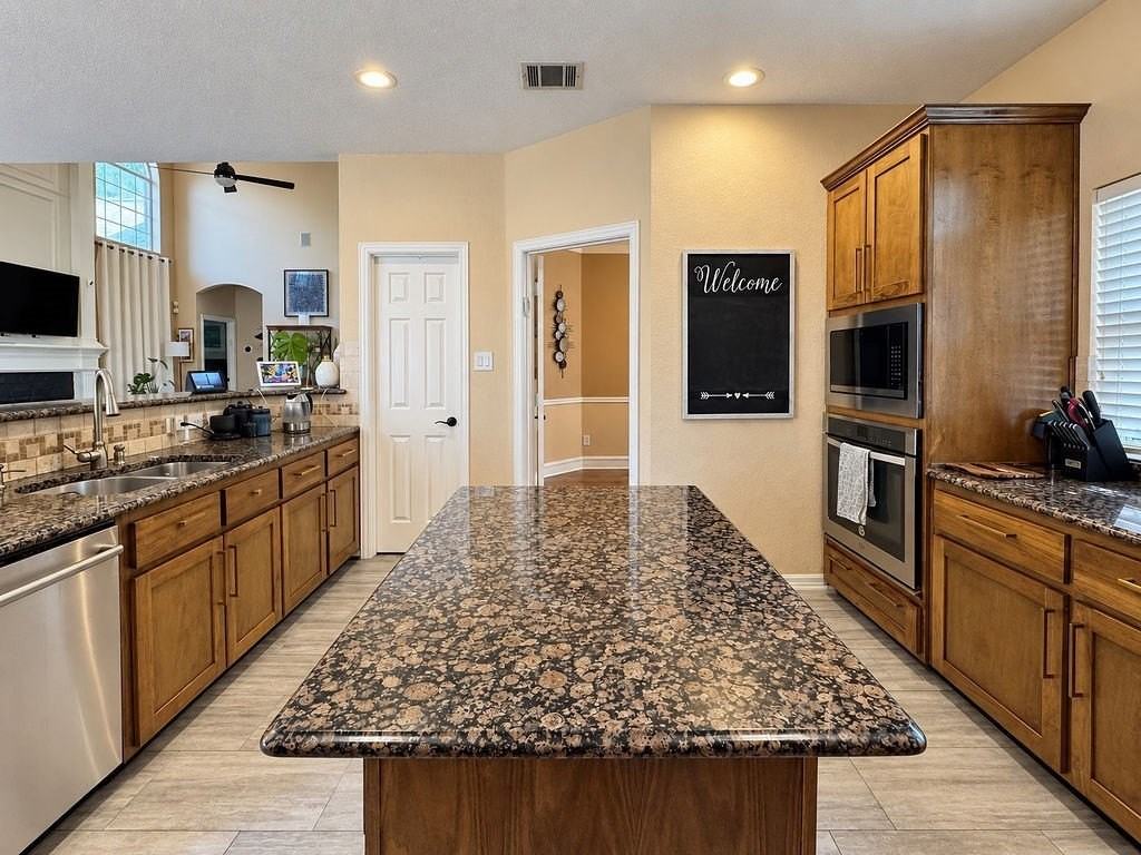 2713 Schofield Ct - Photo 4 of 40