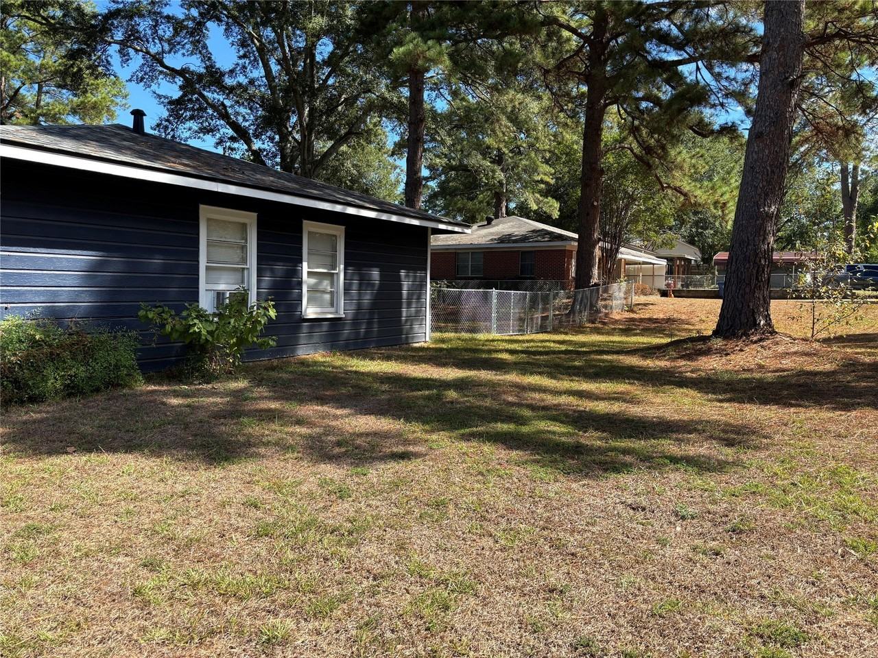 900 Tillman Dr - Photo 2 of 18