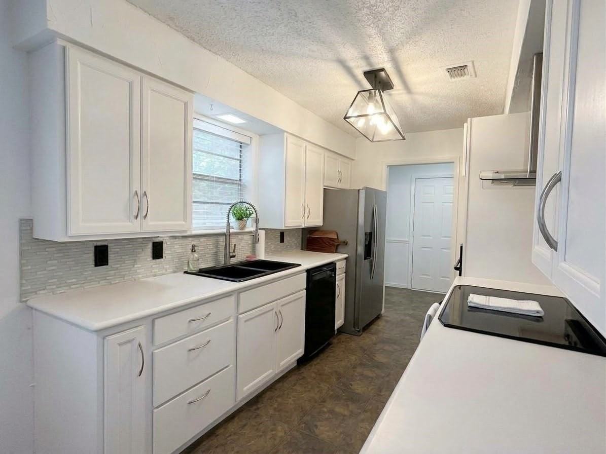 506 N Royal Oak Dr - Photo 4 of 15