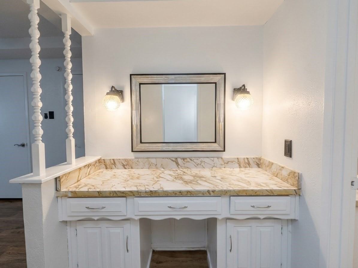 506 N Royal Oak Dr - Photo 7 of 15