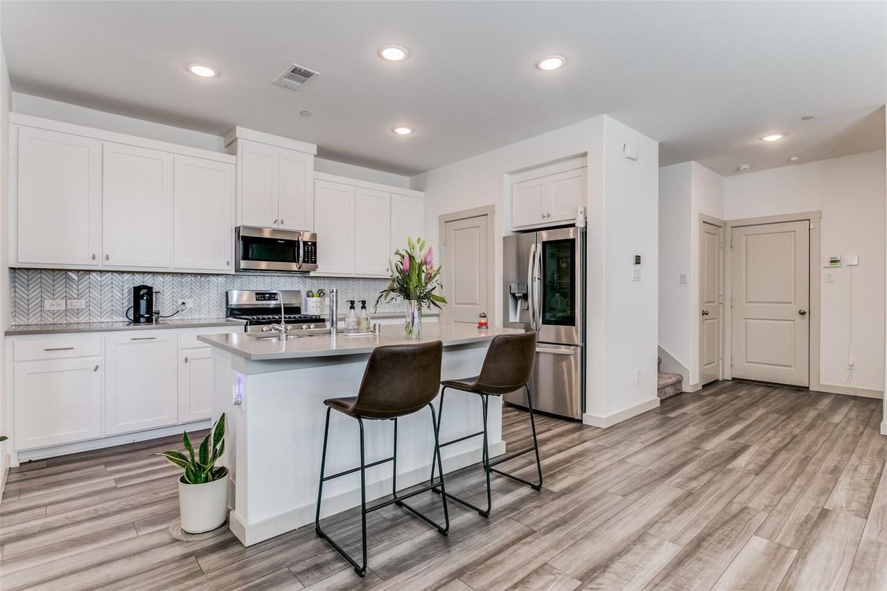 2744 Parkview Pl - Photo 3 of 19