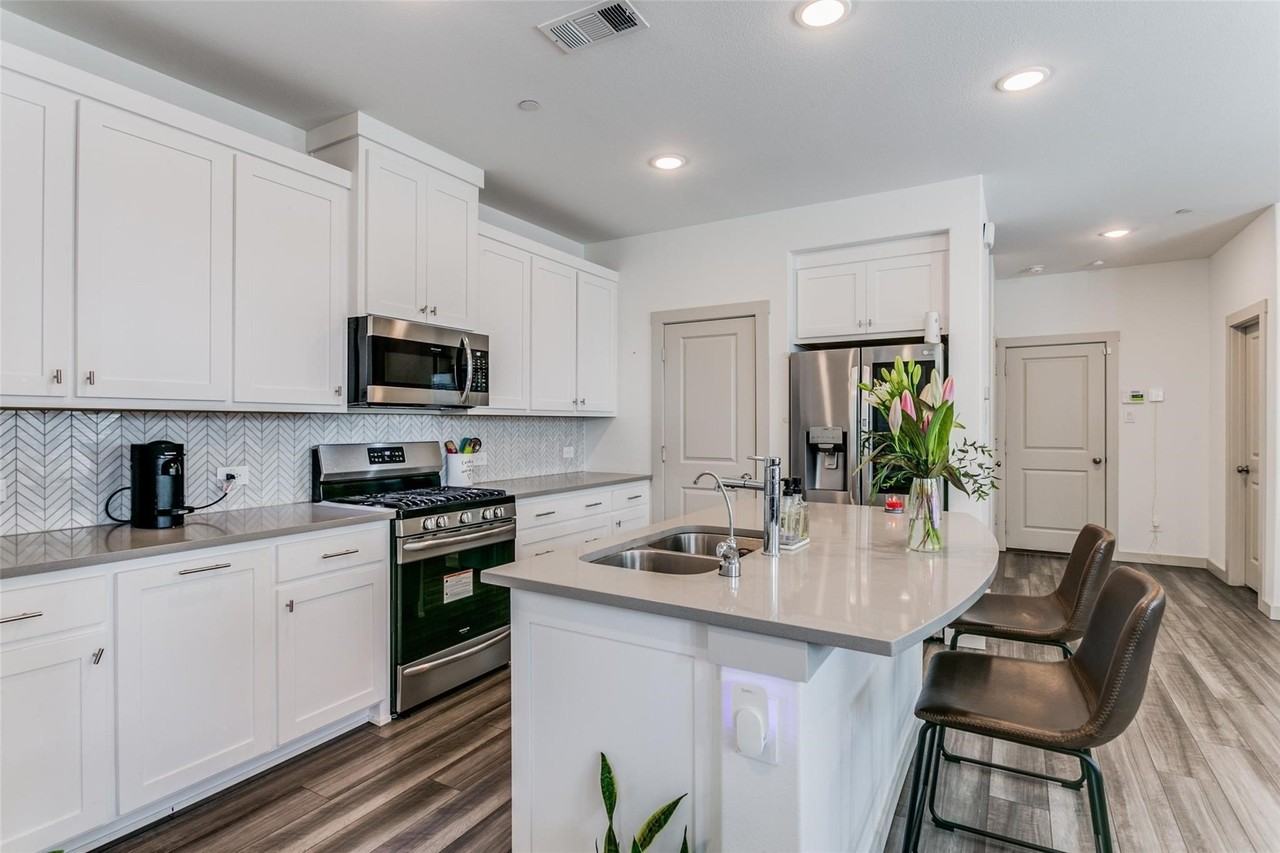 2744 Parkview Pl - Photo 4 of 19