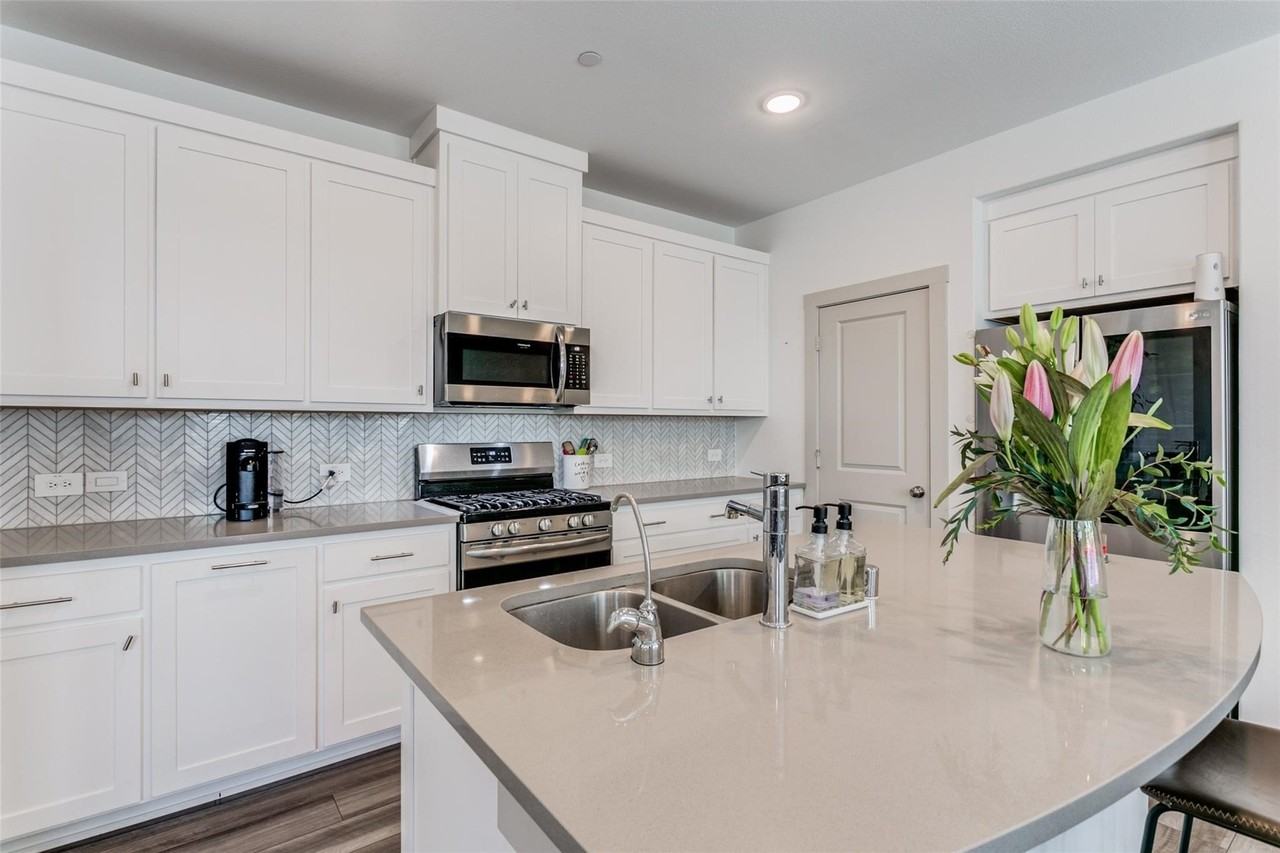 2744 Parkview Pl - Photo 5 of 19