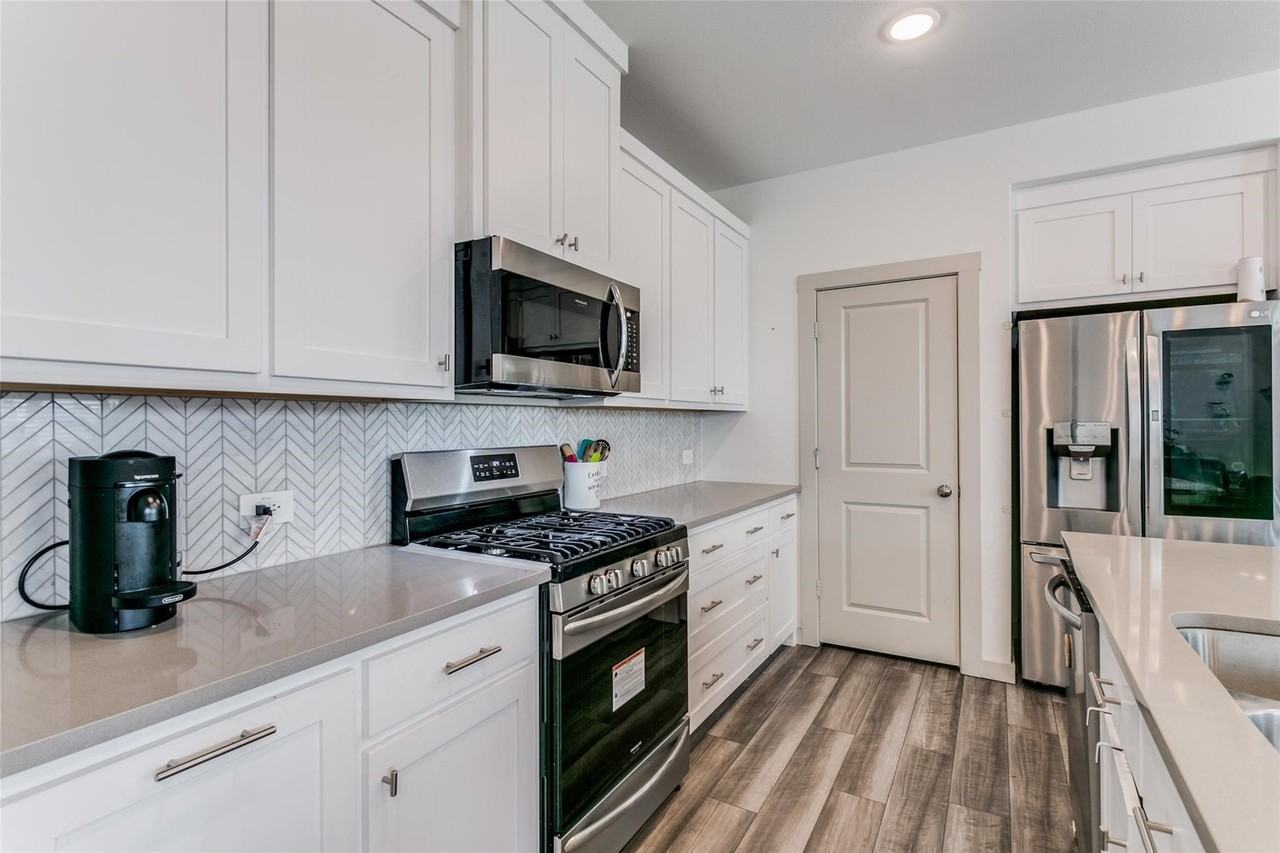 2744 Parkview Pl - Photo 6 of 19