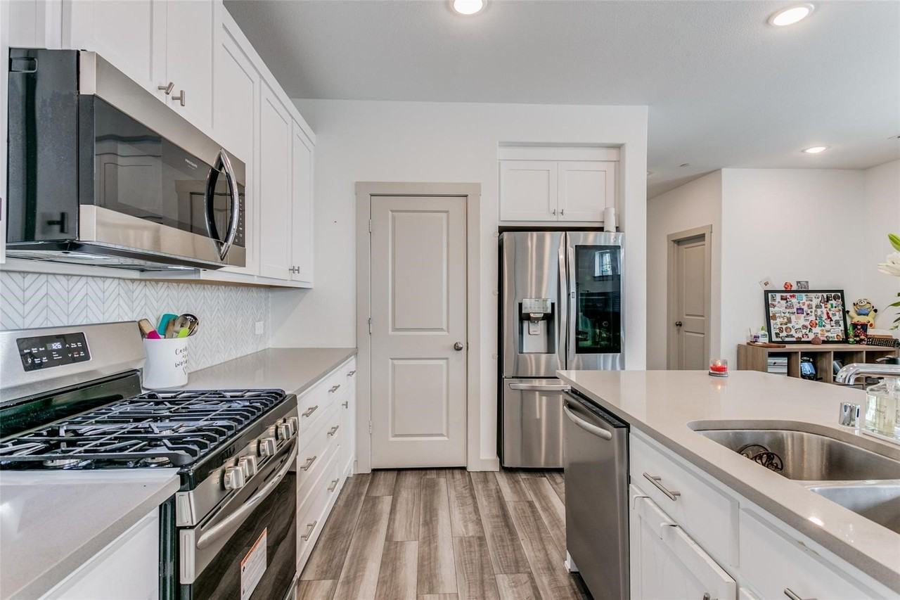 2744 Parkview Pl - Photo 7 of 19