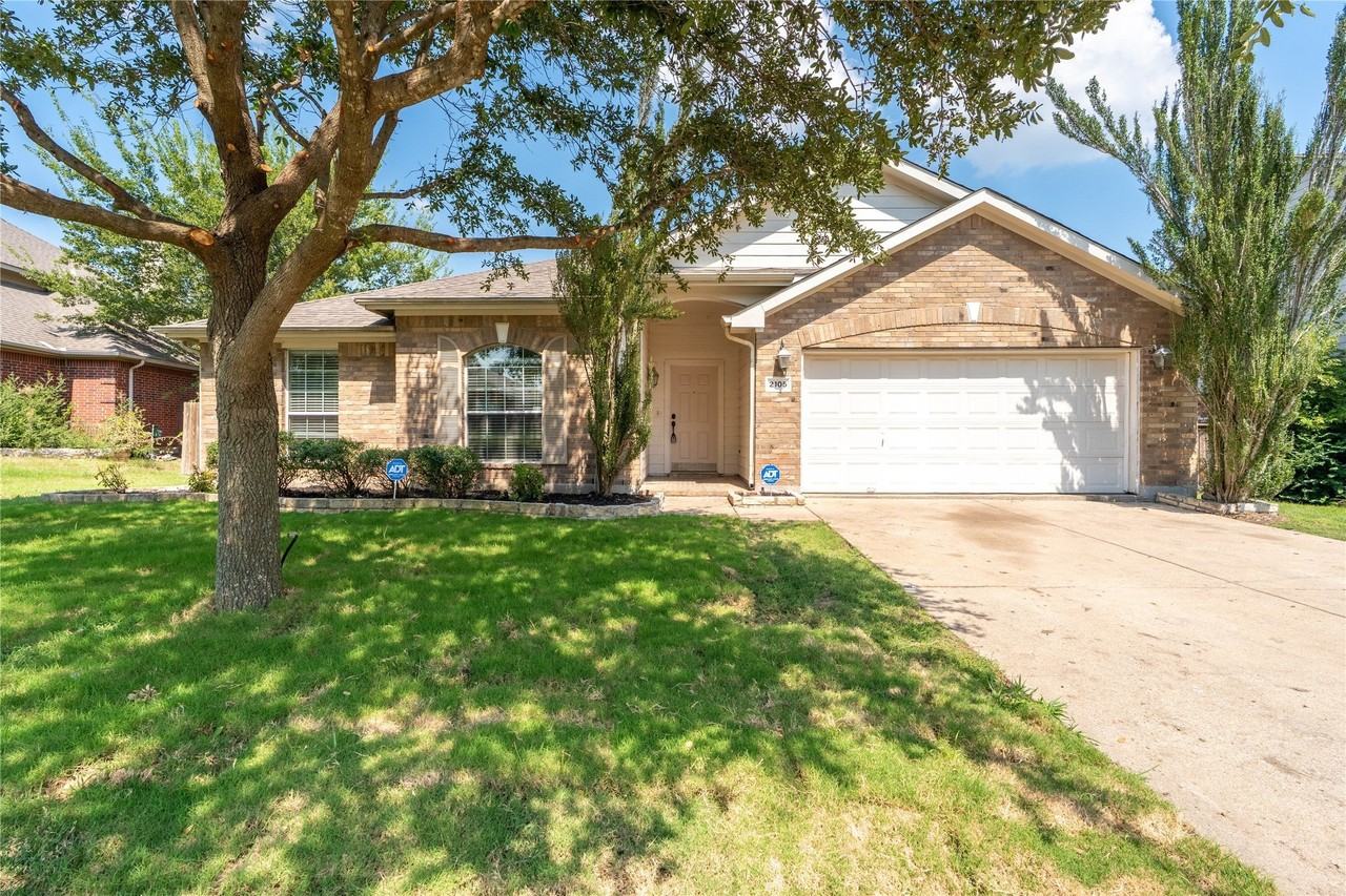 2105 Sumac Dr - Photo 2 of 33