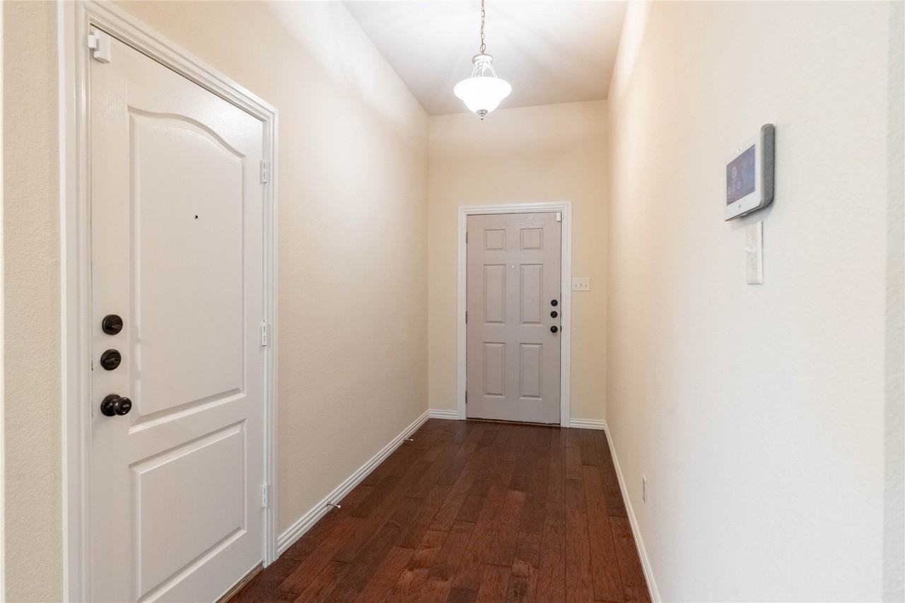 2105 Sumac Dr - Photo 4 of 33
