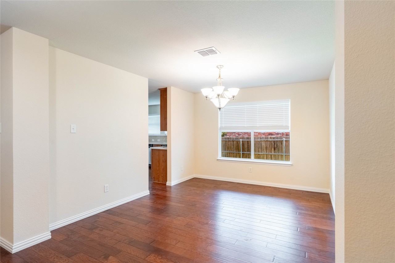 2105 Sumac Dr - Photo 5 of 33