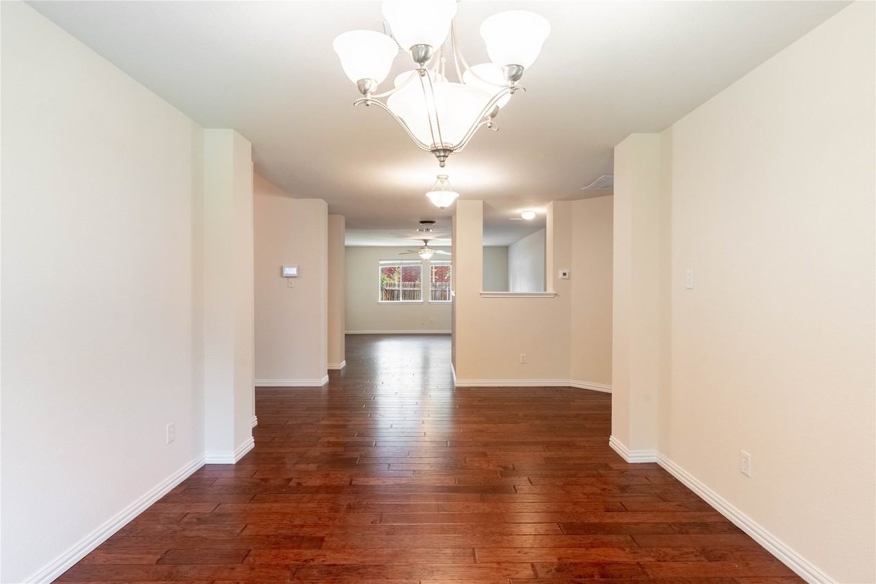 2105 Sumac Dr - Photo 6 of 33