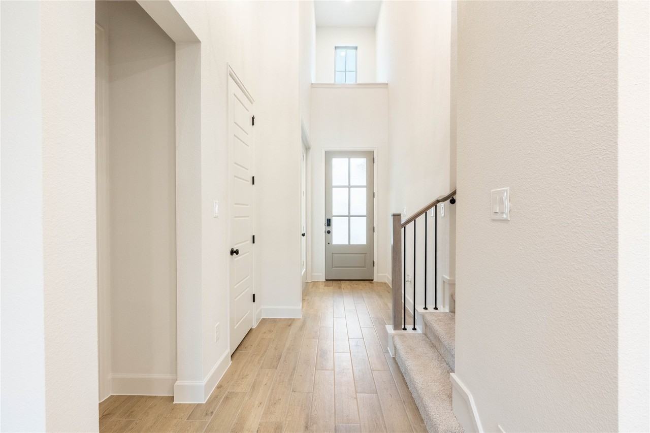 2519 Auburn St - Photo 4 of 34
