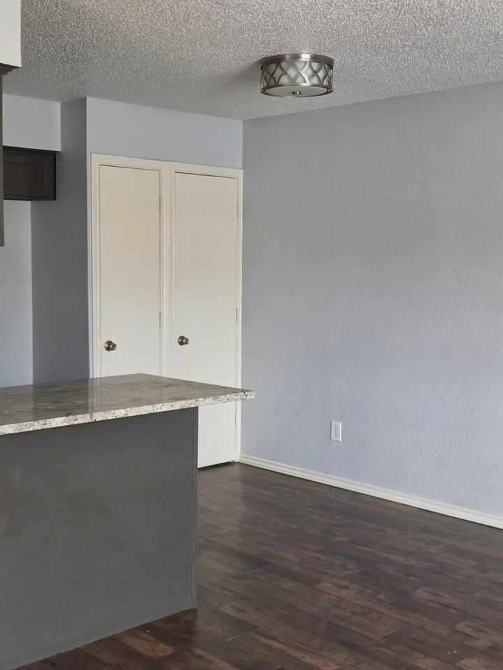 7210 Ne Loop 820 - Photo 2 of 7