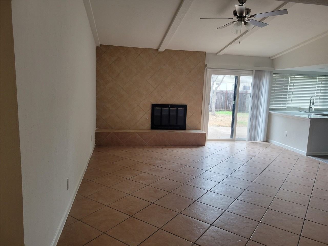 6520 Chinaberry Trl - Photo 5 of 11