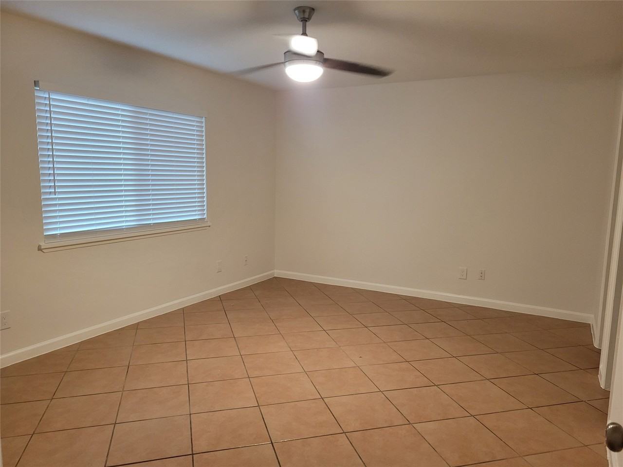 6520 Chinaberry Trl - Photo 6 of 11