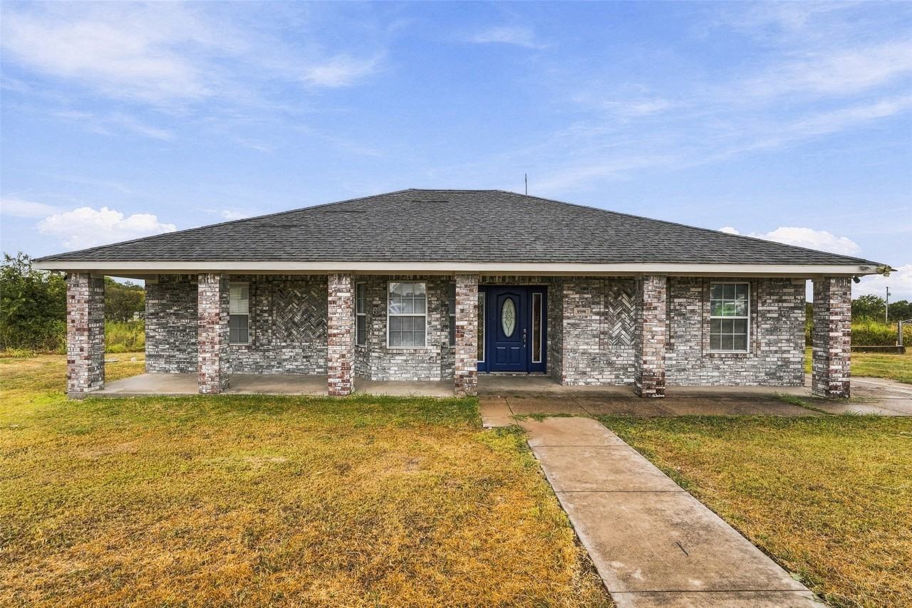 8998 Leroy Rd - Photo 2 of 30