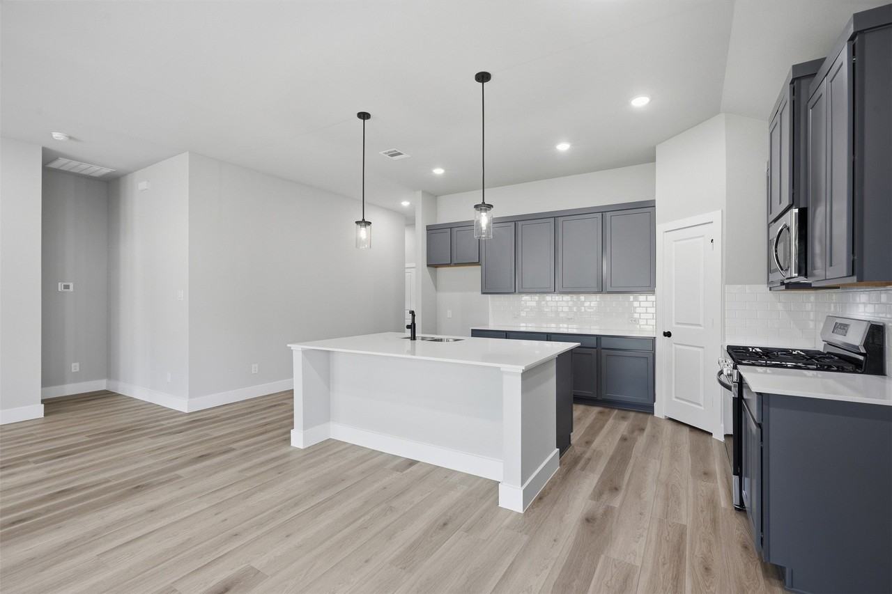 4602 Brookfield Dr - Photo 4 of 18
