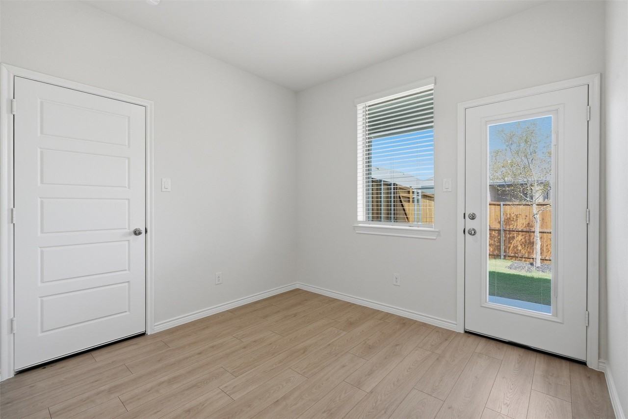 2541 Crestone Dr - Photo 3 of 17