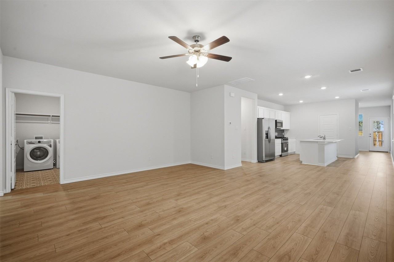 2541 Crestone Dr - Photo 4 of 17