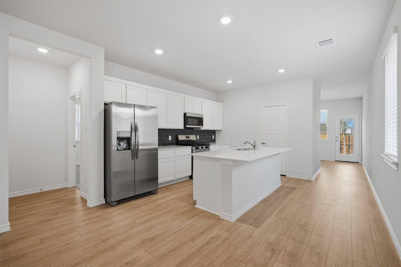 2541 Crestone Dr - Photo 5 of 17
