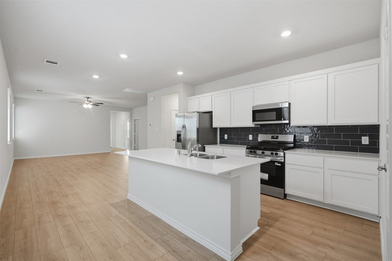 2541 Crestone Dr - Photo 6 of 17
