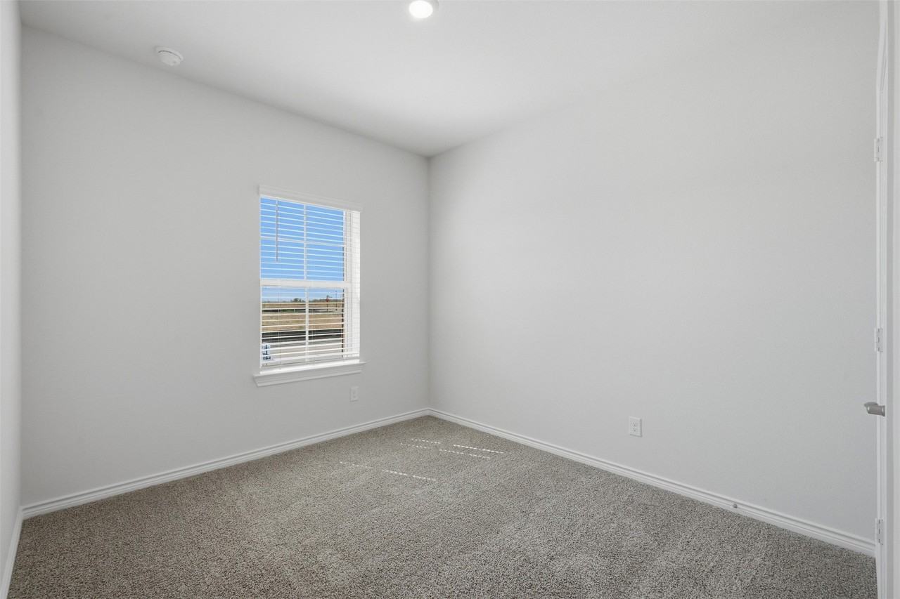 2541 Crestone Dr - Photo 7 of 17