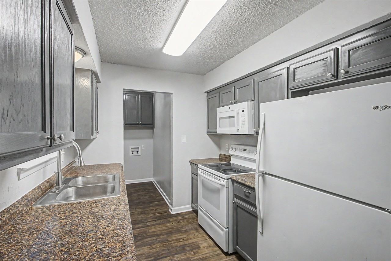 1205 Se 14th St - Photo 3 of 35