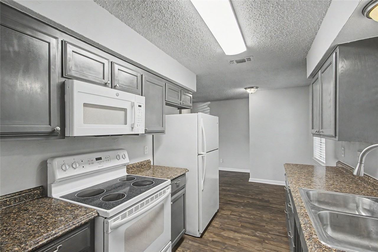 1205 Se 14th St - Photo 4 of 35
