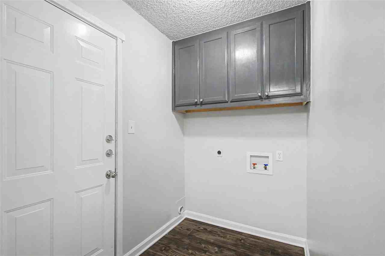 1205 Se 14th St - Photo 5 of 35