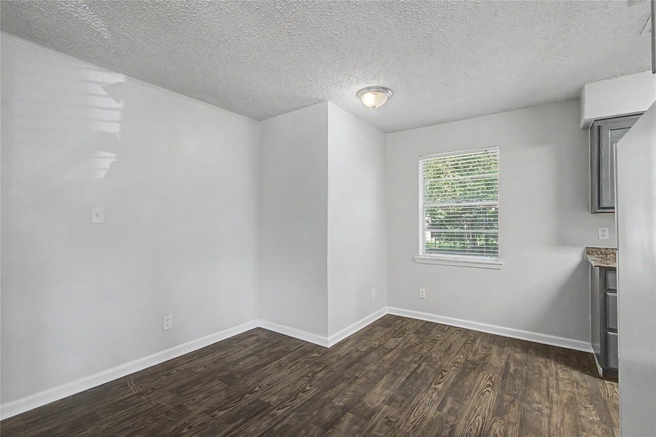 1205 Se 14th St - Photo 6 of 35