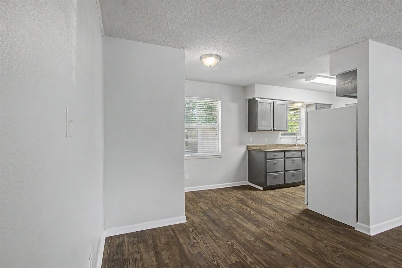 1205 Se 14th St - Photo 7 of 35