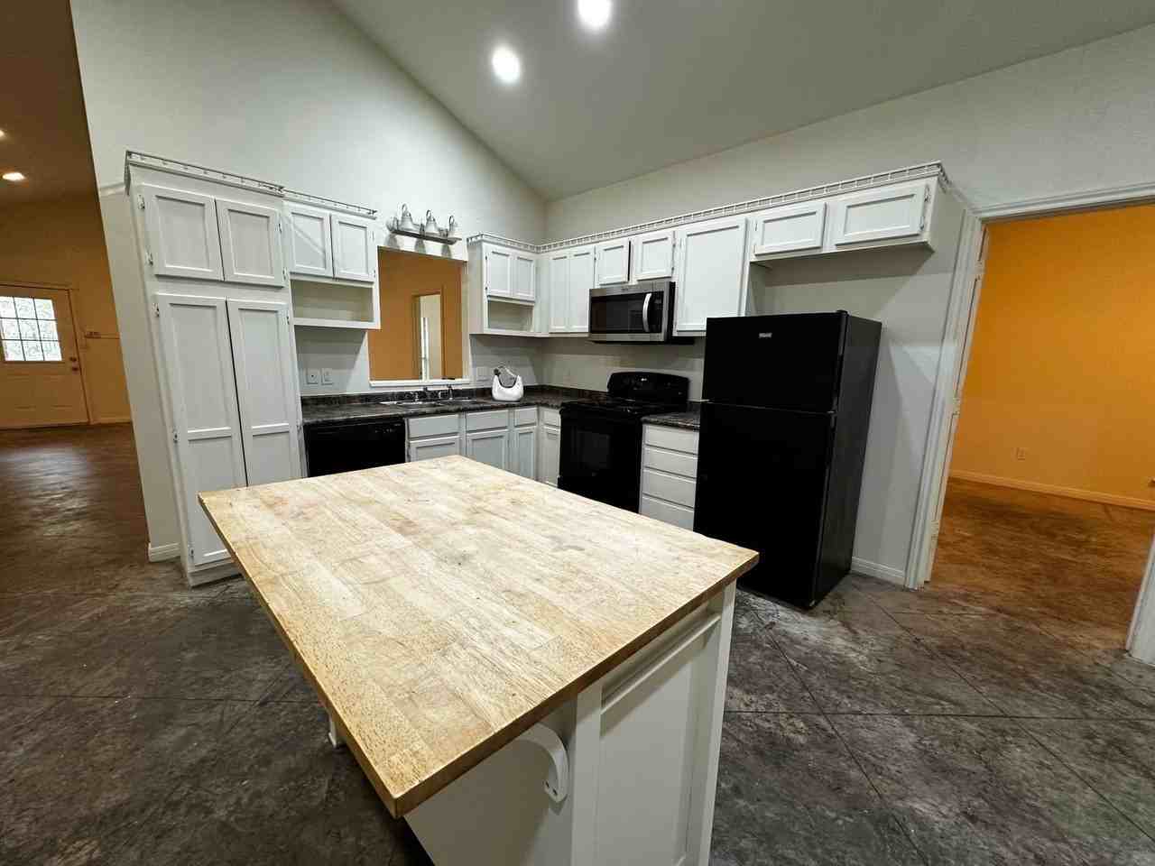 912 Oakwood Ave - Photo 5 of 11