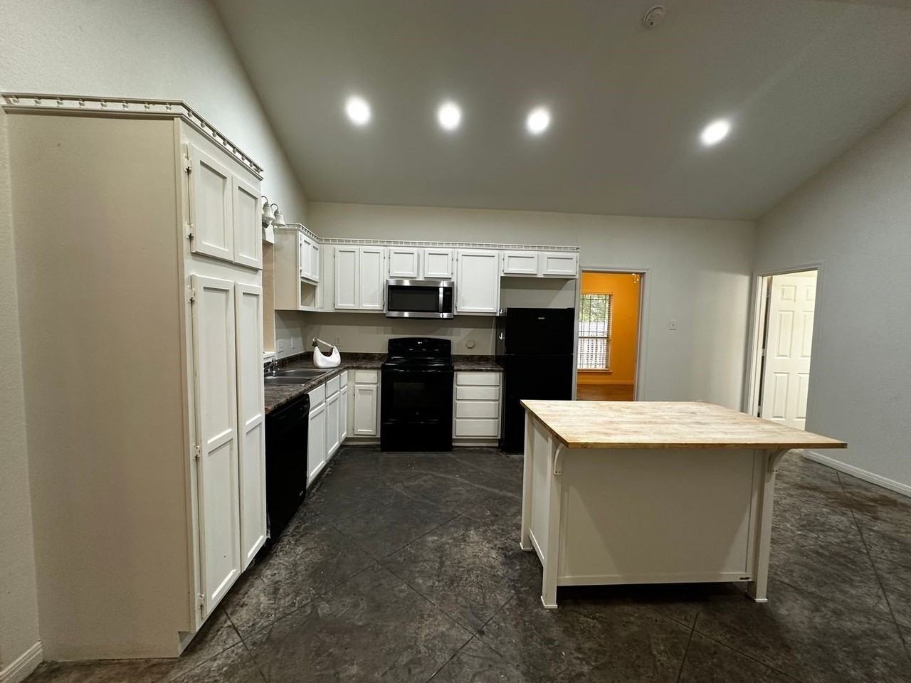 912 Oakwood Ave - Photo 6 of 11