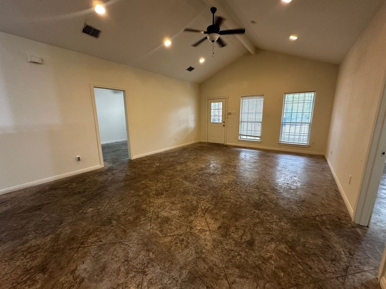 912 Oakwood Ave - Photo 7 of 11