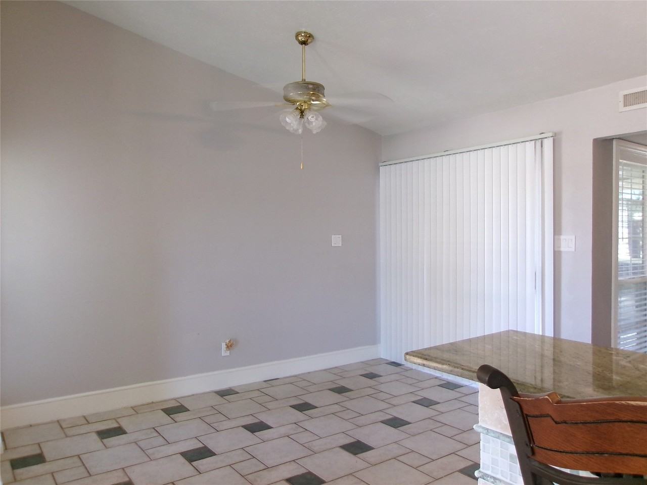 665 Stonewall Dr - Photo 5 of 15