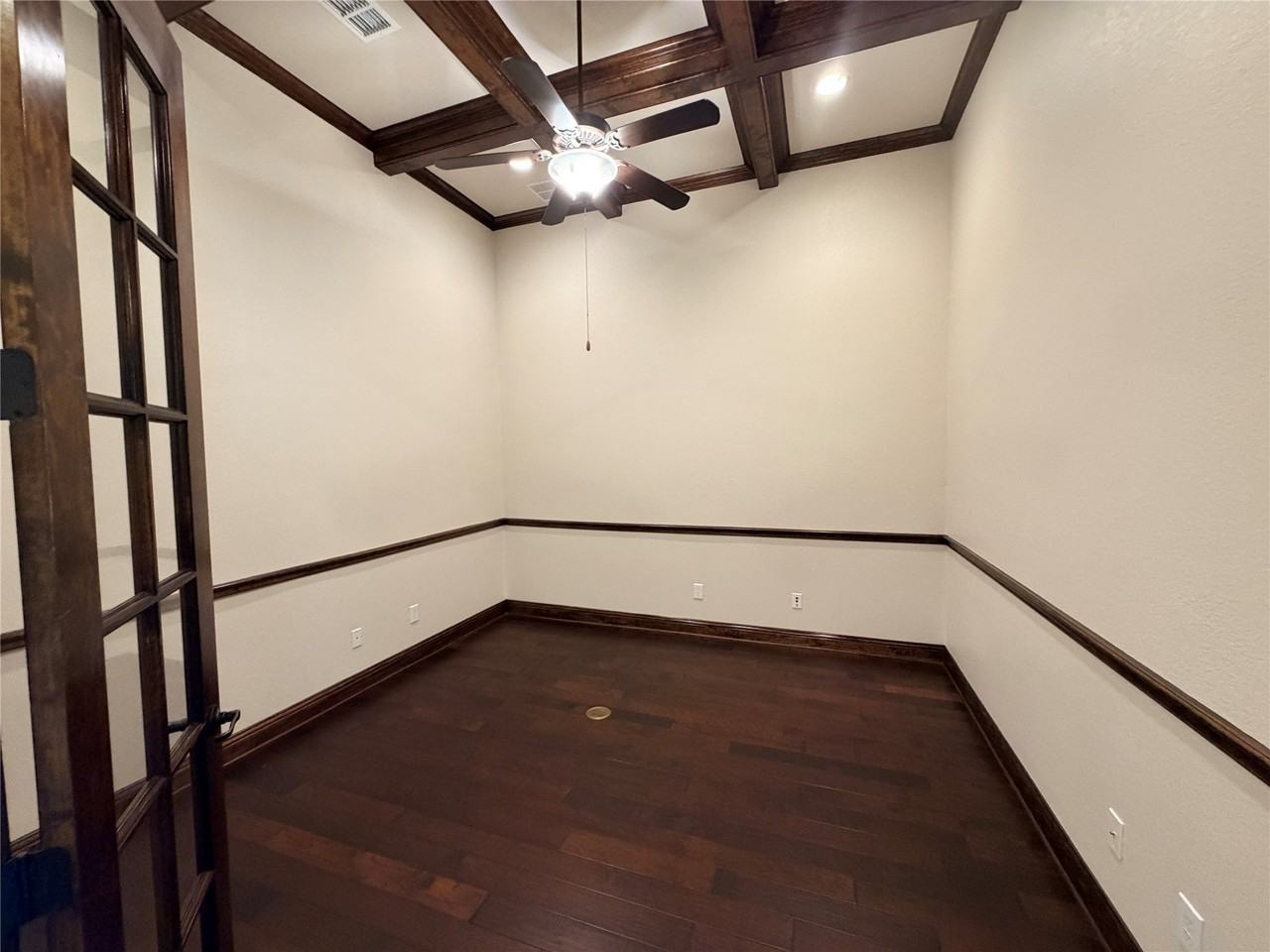 2812 Marrickville Dr - Photo 4 of 32