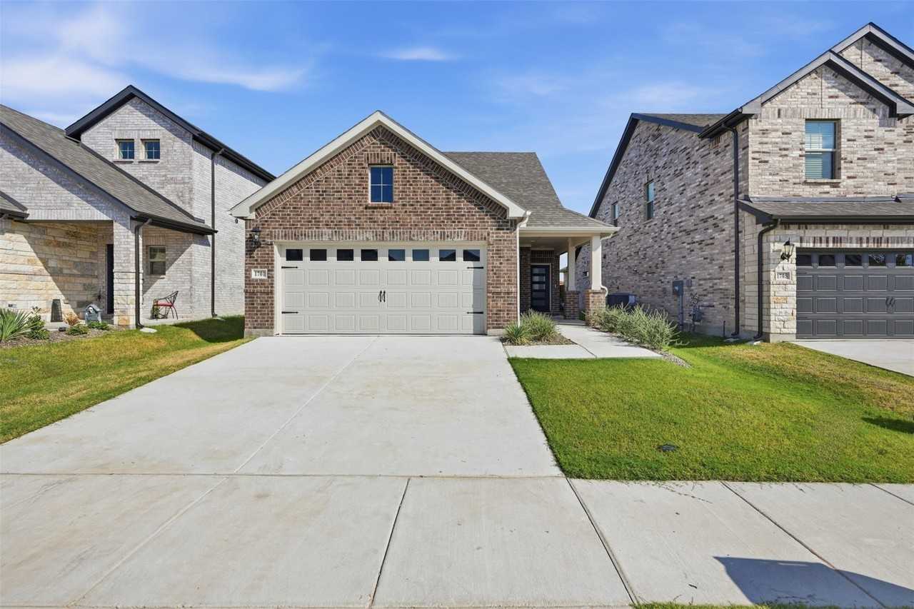 1701 Arches Rd - Photo 2 of 19