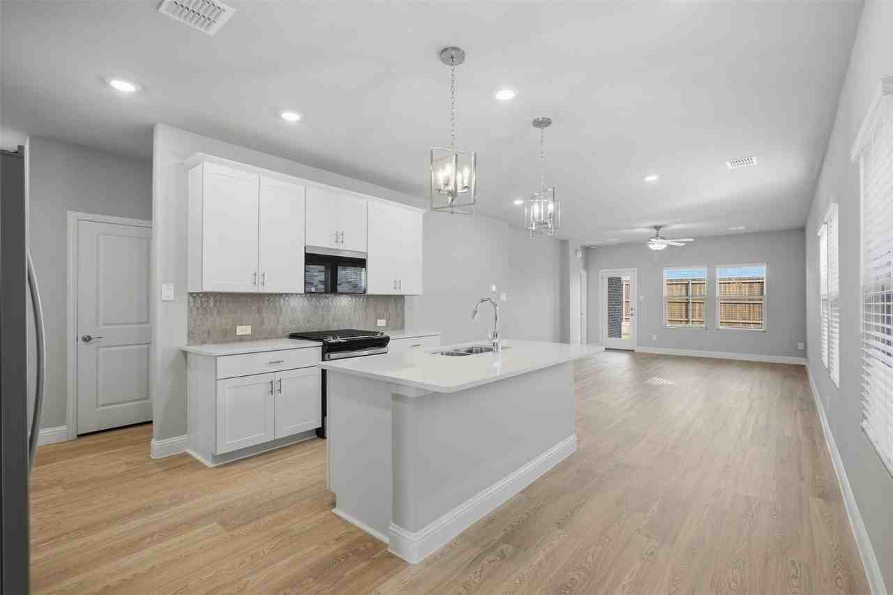 1701 Arches Rd - Photo 4 of 19