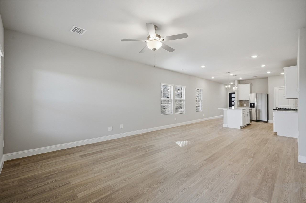 1701 Arches Rd - Photo 6 of 19