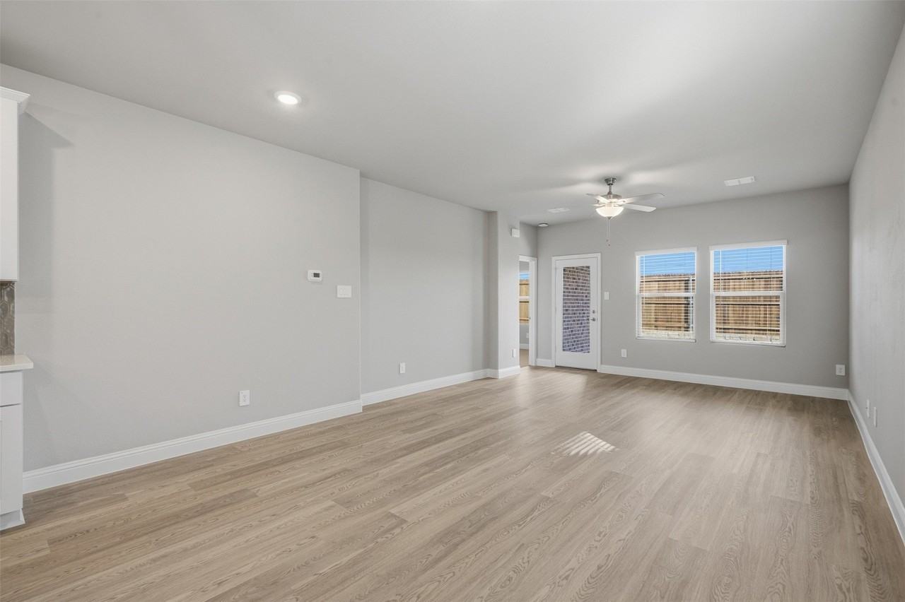 1701 Arches Rd - Photo 7 of 19